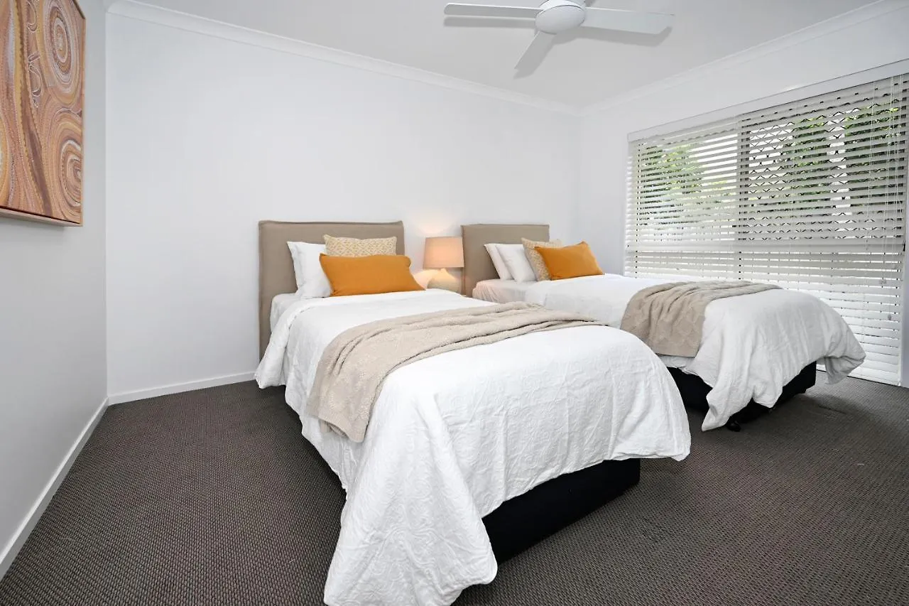 Vakantiehuis Stunning Mooloolaba Waterfront Home -10 Guests Zb1