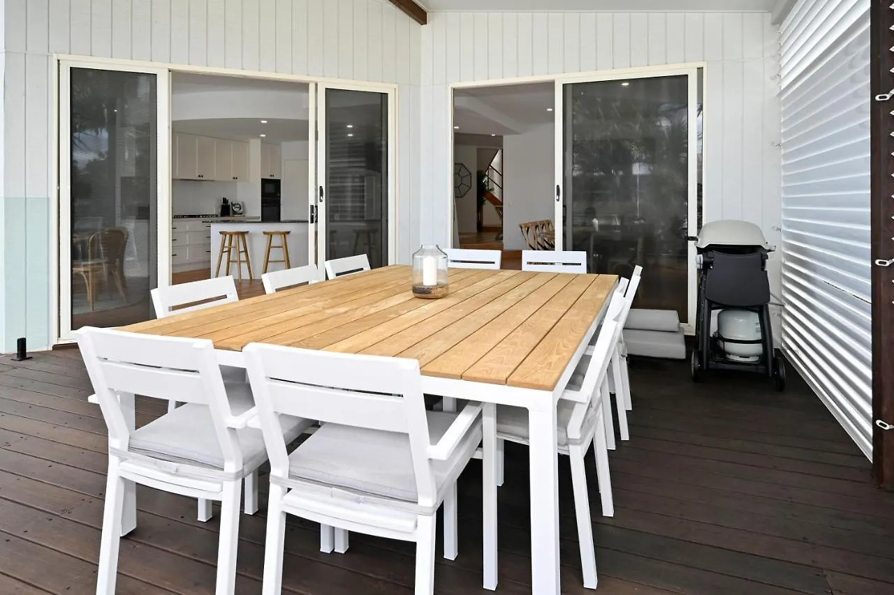 Vakantiehuis Stunning Mooloolaba Waterfront Home -10 Guests Zb1