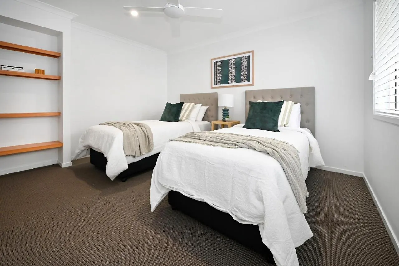 Vakantiehuis Stunning Mooloolaba Waterfront Home -10 Guests Zb1 Australië