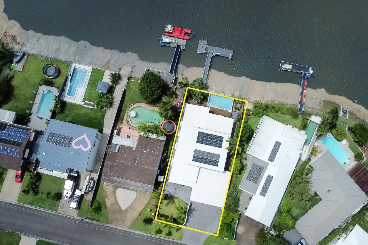 Stunning Mooloolaba Waterfront Home -10 Guests Zb1 Vakantiehuis