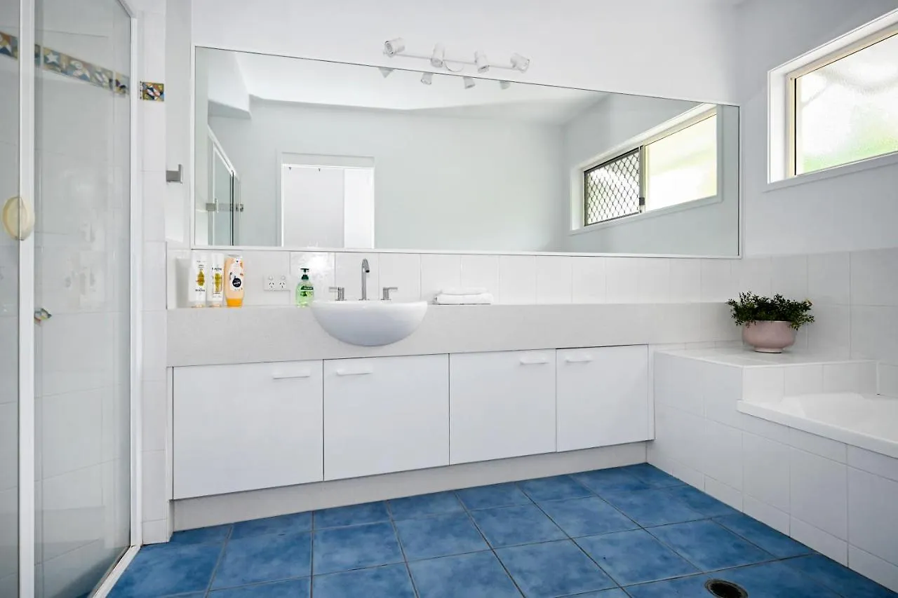 Stunning Mooloolaba Waterfront Home -10 Guests Zb1 Vakantiehuis