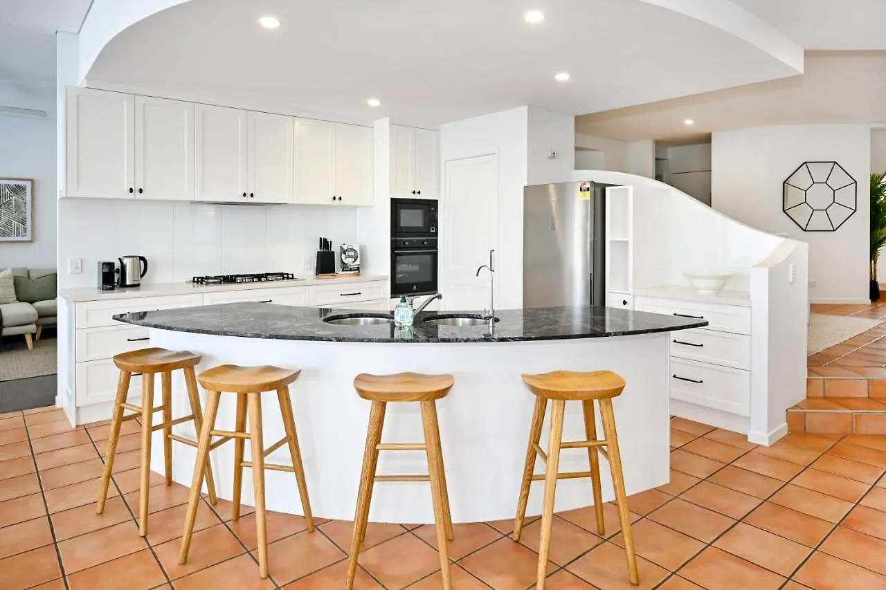 Vakantiehuis Stunning Mooloolaba Waterfront Home -10 Guests Zb1 Australië